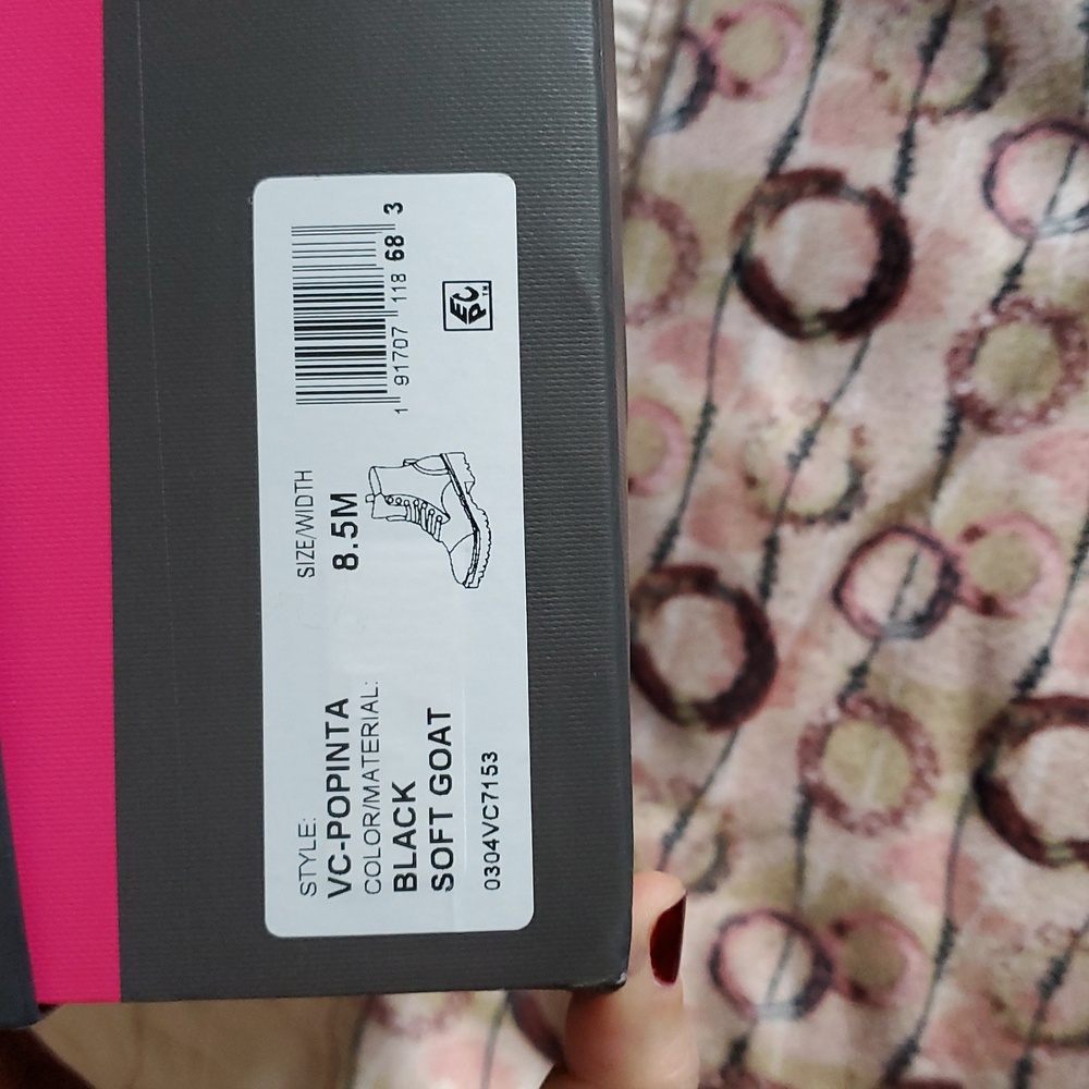 Gorgeous Vince Camuto Leather Chain Tie Combat Boots - Picture 5 of 7